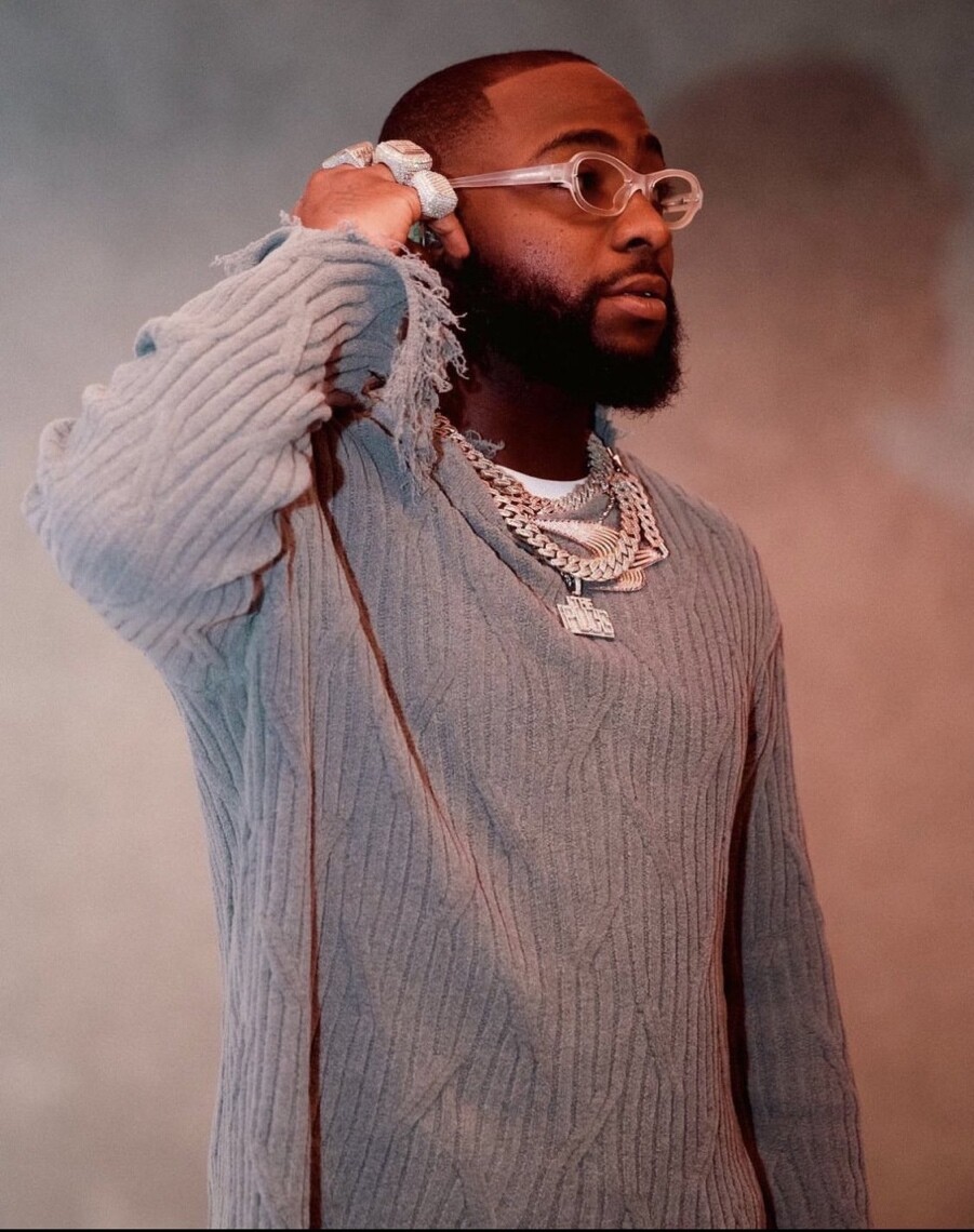 Don’t scroll without dropping a ♥️ for Davido