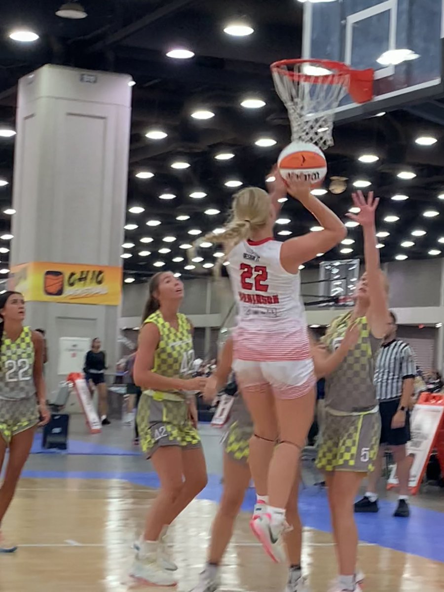 Lilly Robinson tweet media