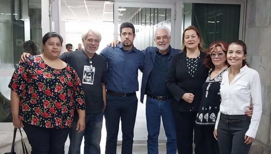 cct_py's tweet photo. Desde la CCT nos solidarizamos con el Dr. Edilberto Rivarola, que es perseguido por una senadora por denunciar lo que pasa en #IPS 

Unite a la campaña usando #TodosSomosEdilberto en todas tus redes sociales.

¡Basta de la persecución a la clase trabajadora que denuncia! https://t.co/xJ3GTz3Jxf