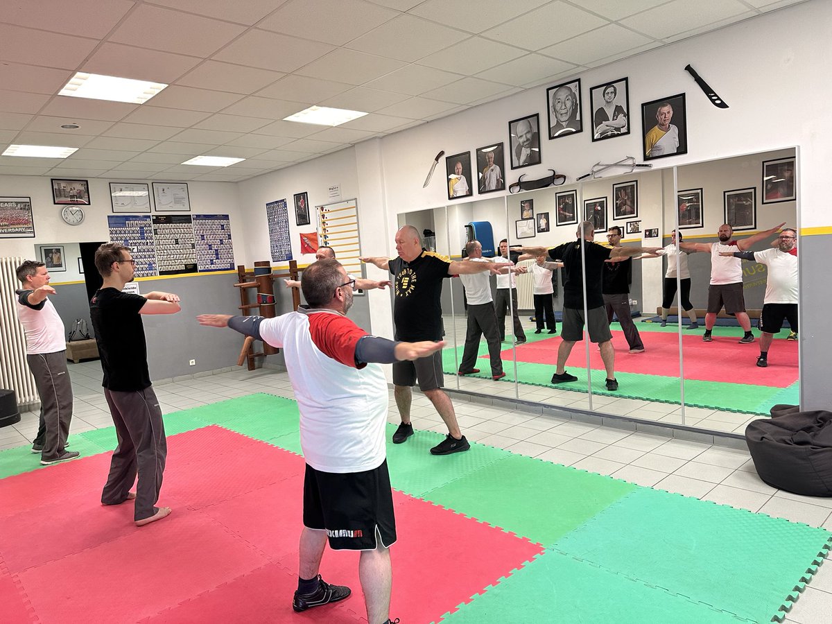 Es war heute ein super Lehrgang, bei schönstem Wetter im EWTO Zentrum Dresden bei <a href="/WernerDennis/">Dennis Bolloff</a>. 
Vielen Dank an die Teilnehmer, freue mich auf den nächsten Lehrgang im November.

#EWTO
#WingTsun
#WTplus
#BlitzFight
#MagicHands
#Selbstverteidigung
#Selfdefense 

Alle Bilder auf