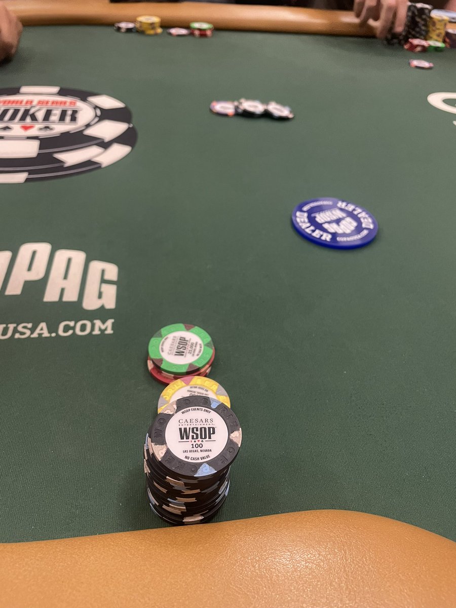 Reprise Day 2, il semblerait qu’on ait une table plus « soft » qu’au Day 1 mais rien n’est jamais facile dans ce jeu. Peu importe le line up : toujours appliquer un jeu que l’on maîtrise, let’s go 💪🏾