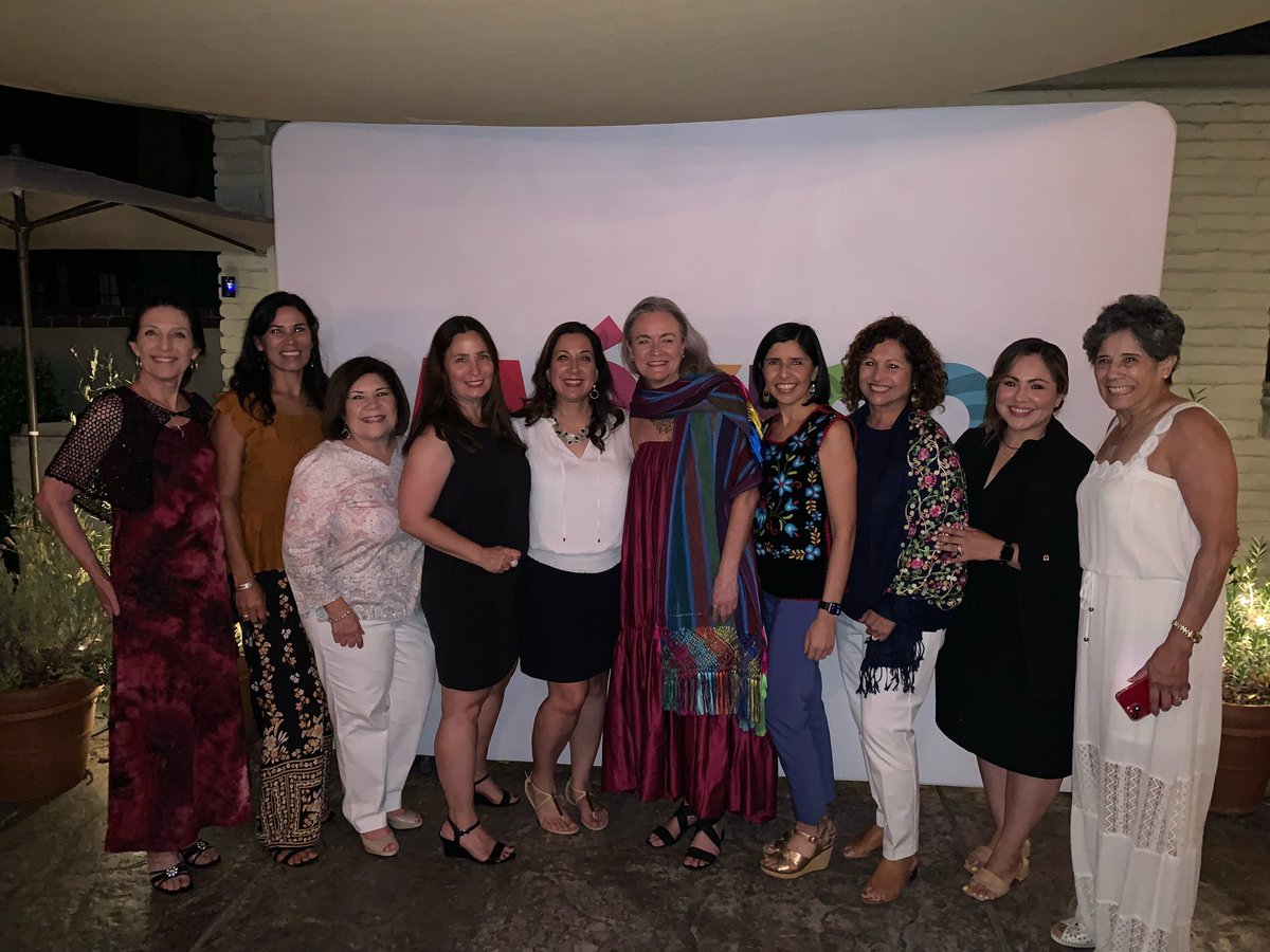 Lupita Alcala (@lupitacalcala) on Twitter photo Como se despide de una gran dama, servidora pública y genuinamente amable colega y amiga que apoya, celebra y honra nuestra cultura, tradiciones, lengua y país-con amor y respeto! Le extrañaremos, felicidades Embajadora de Tailandia.❤️😘<a href="/Lferrersilva/">Liliana Ferrer</a> <a href="/consulmexsac/">Consulmex Sacramento</a> Como se despide de una gran dama, servidora pública y genuinamente amable colega y amiga que apoya, celebra y honra nuestra cultura, tradiciones, lengua y país-con amor y respeto! Le extrañaremos, felicidades Embajadora de Tailandia.❤️😘<a href="/Lferrersilva/">Liliana Ferrer</a> <a href="/consulmexsac/">Consulmex Sacramento</a>