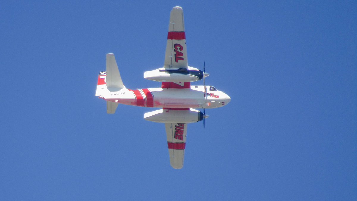 CA_Wildfires's tweet photo. Tanker-71 preparing to make a drop on the #Frogsfire 
July 6, 2023
#aviation #aviationphotography https://t.co/rKS4lKhaDy