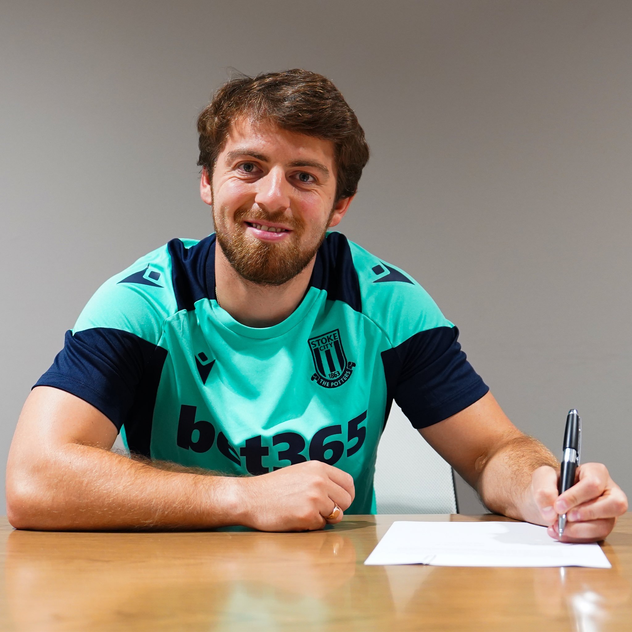 Transfer News Central on Twitter "OFFICIAL Stoke City have signed