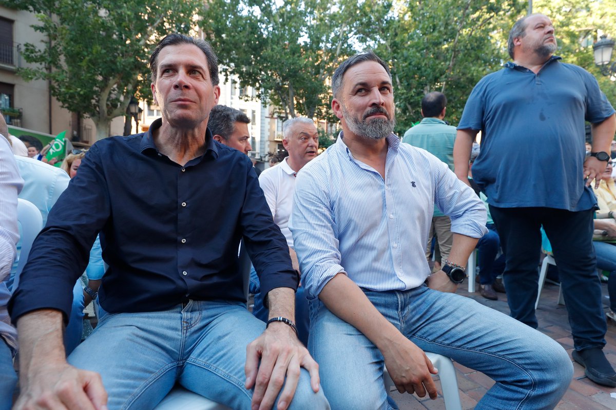 el_pais's tweet photo. 🔴 DIRECTO | Abascal, sobre el veto a obras: “Donde tengamos las competencias de cultura vamos a hacer lo que nos parezca” https://t.co/TqS2VdQH0h https://t.co/rRBgT9hgnX