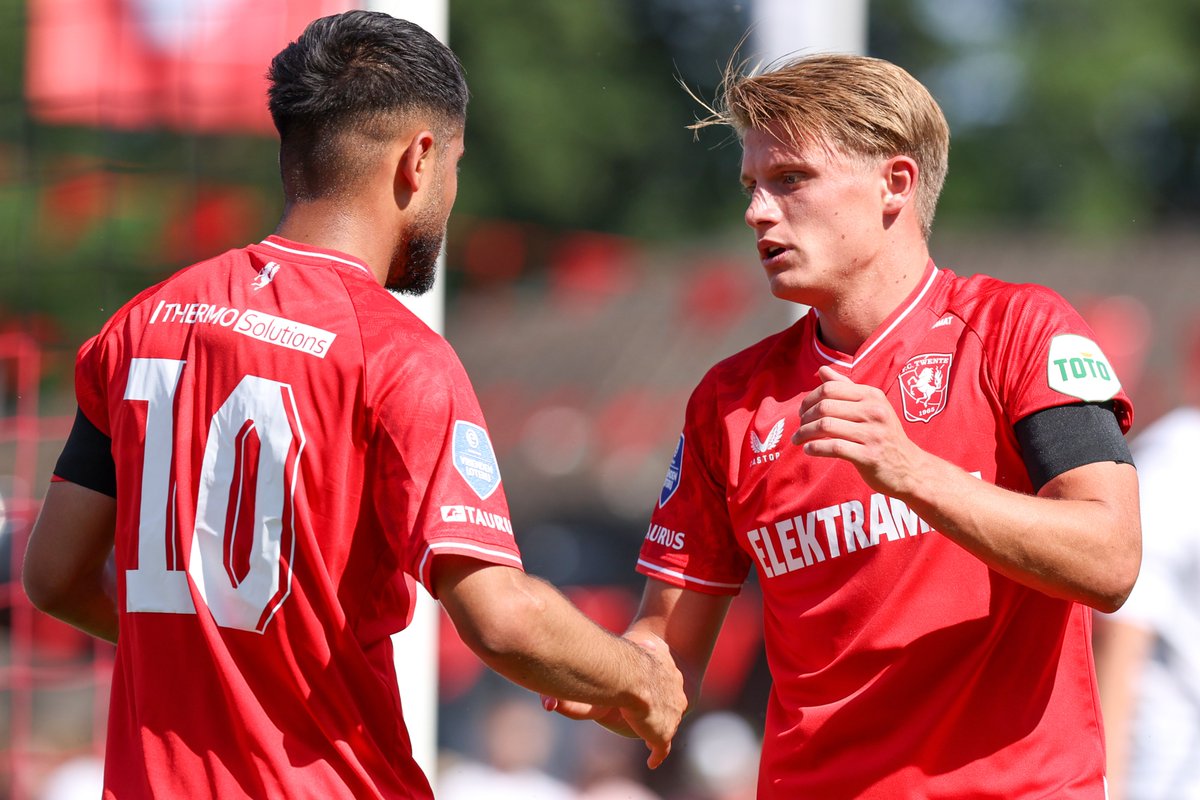 1TEnschede's tweet photo. 🎥𝗦𝗮𝗺𝗲𝗻𝘃𝗮𝘁𝘁𝗶𝗻𝗴
FC Twente schiet zeventien keer raak in eerste oefenwedstrijd van het seizoen: https://t.co/06N1ZrR0U0

#FCTwente #RooTwe #Samenvatting https://t.co/Qzbol9vEaG