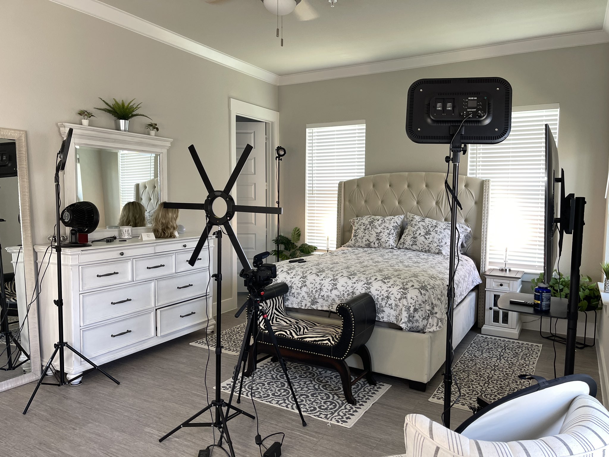 EroticNikki on Twitter: "Can you guess what I’m about to do? 🤩📽️🎬🎞️ https://t.co/5Q04EVNeDk