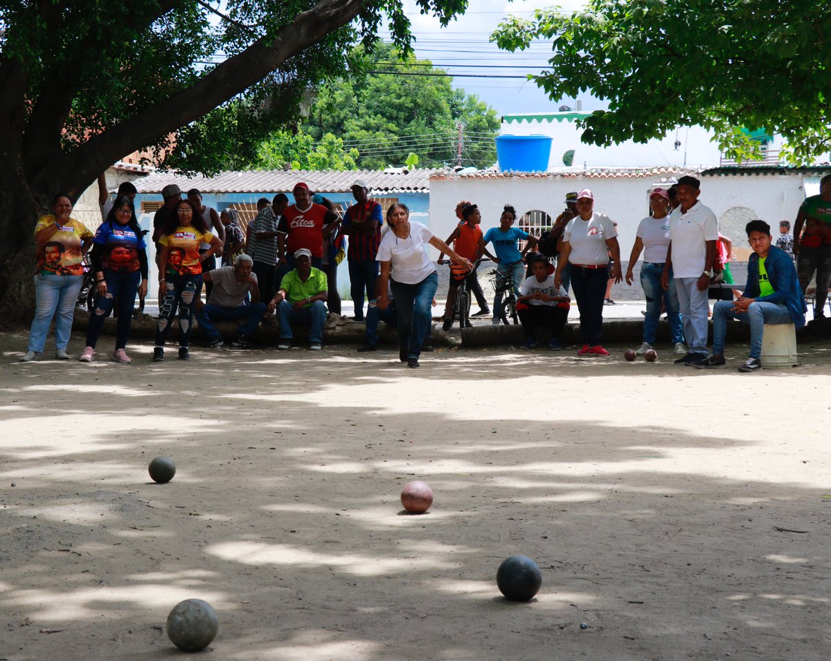 johanitakenpo's tweet photo. #8Jul La militancia del @PartidoPSUV #Mariño se encuentra unida y fortalecida en esta segunda fase de los juegos recreativos Inter UBCh. Son más de 800 líderes y lideresas pertenecientes a 18 UBCh de la parroquia Samán de Güere #GeneraciónTricolor https://t.co/BwOBndoCJ6