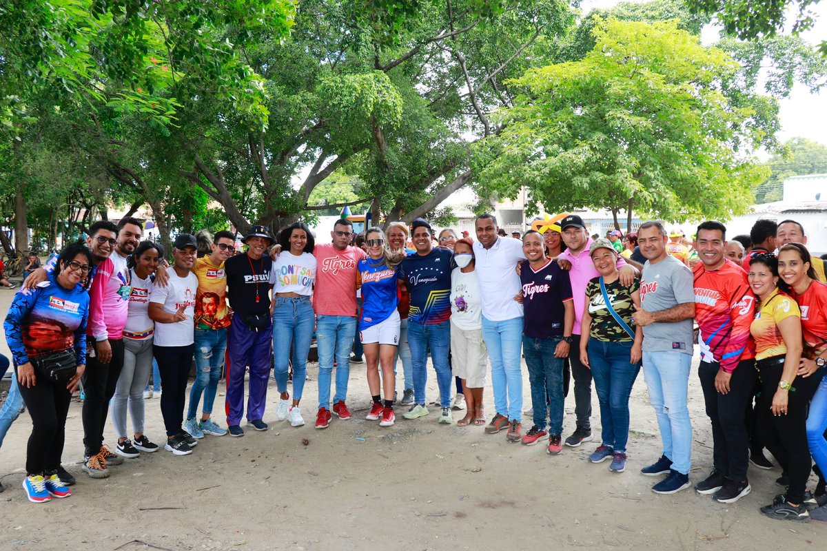 johanitakenpo's tweet photo. #8Jul La militancia del @PartidoPSUV #Mariño se encuentra unida y fortalecida en esta segunda fase de los juegos recreativos Inter UBCh. Son más de 800 líderes y lideresas pertenecientes a 18 UBCh de la parroquia Samán de Güere #GeneraciónTricolor https://t.co/BwOBndoCJ6