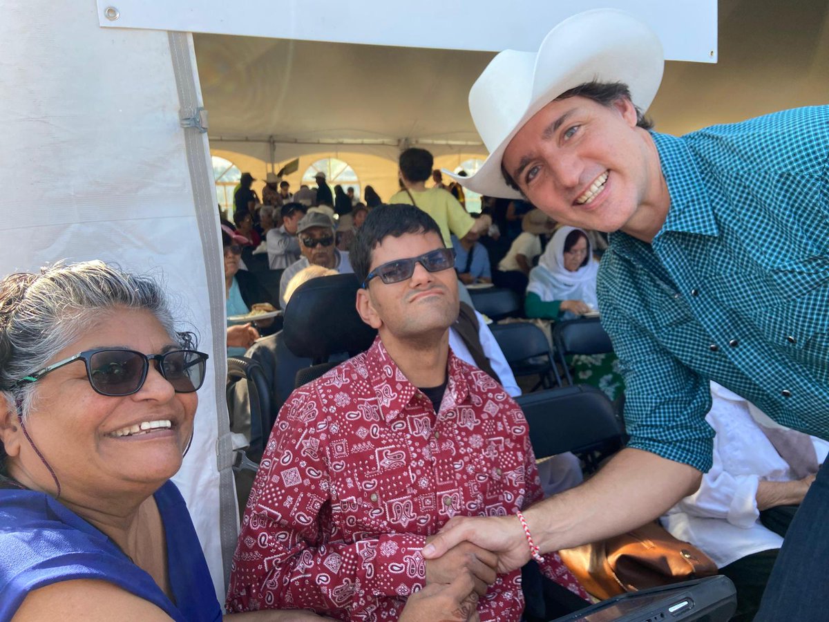 SamoyloveInara's tweet photo. Awesome time, tasty food and great company can only be found at the #IsmailiStampede Breakfast. https://t.co/7bEDRKDGVN