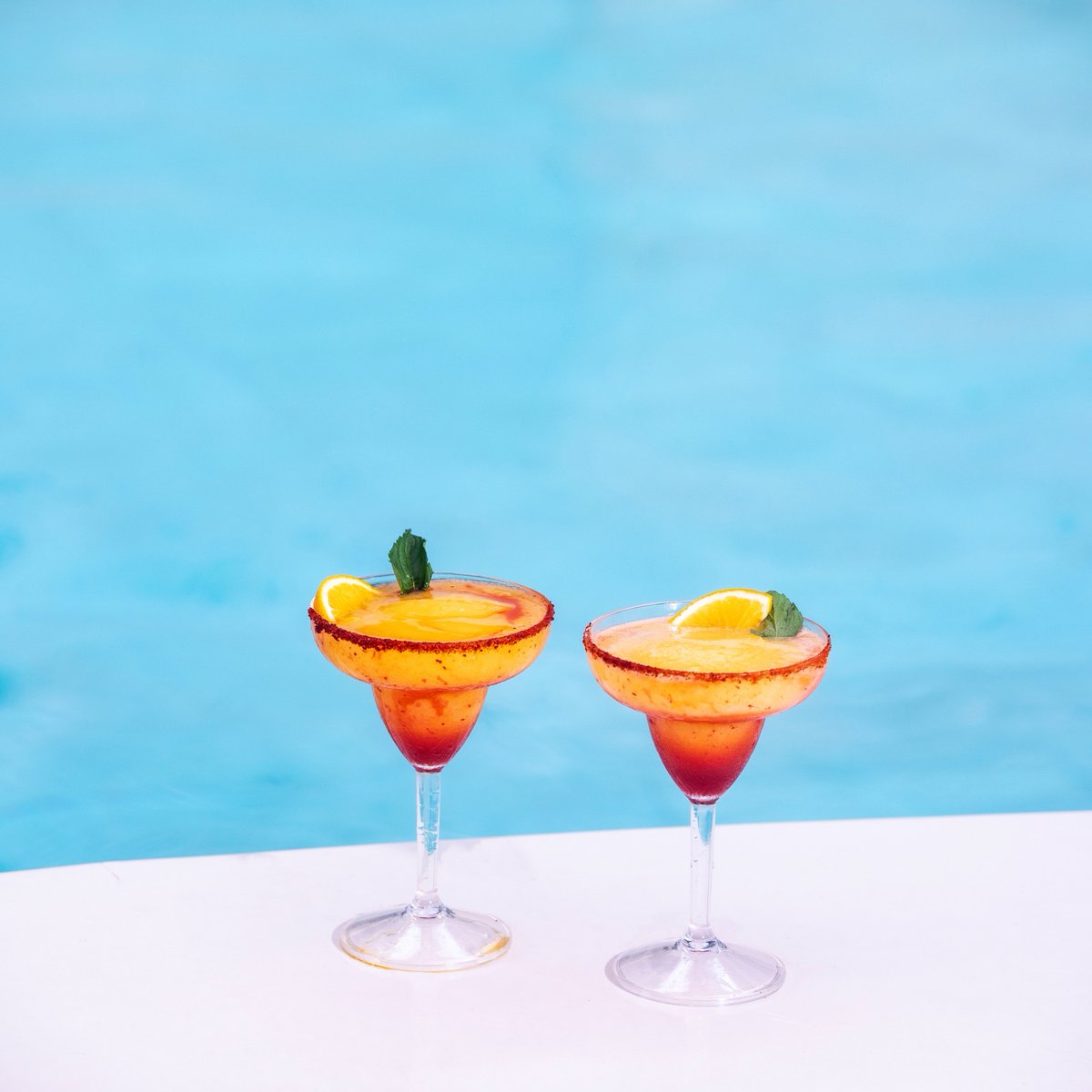 Enjoy this tasty cocktail at our Lively #SwimUpBar. 🍸⁠
___⁠
Disfruta de este delicioso coctel en nuestro Cheef Swim up bar.⁠
⁠
#MajesticElegance #MajesticResortsCostaMujeres #MajesticResorts #cocktail #mixology