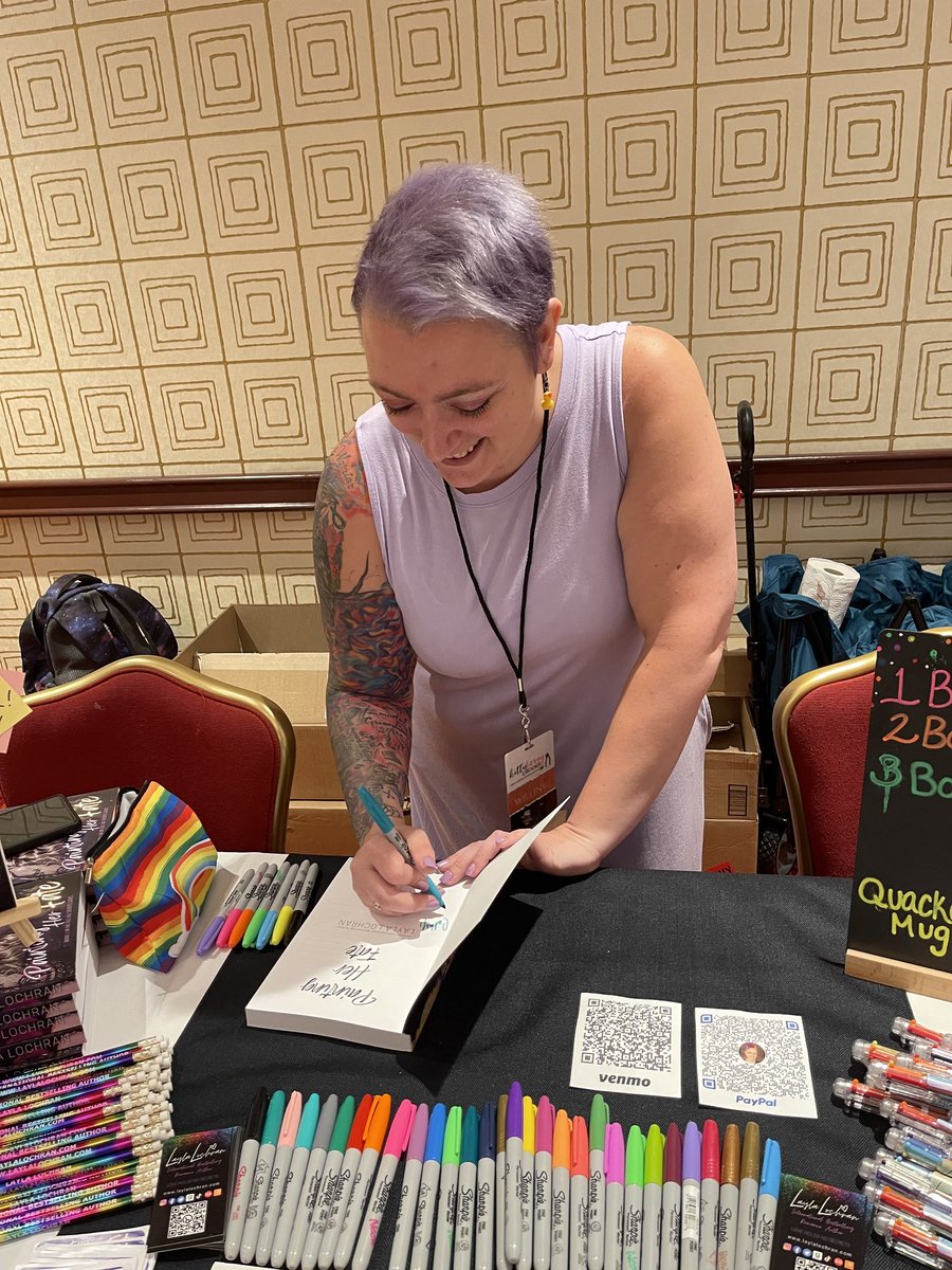 LaylaLochran's tweet photo. Making dreams a reality✨️
My first ever book signing at #RomantiConn in Connecticut this weekend📚 
This author's heart is full of love💜 #authorcommunity https://t.co/9xetOu5tEC