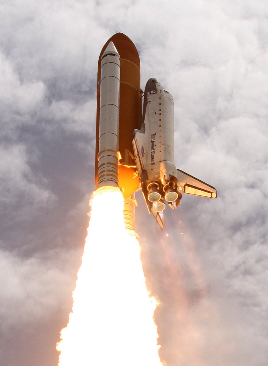billmeco's tweet photo. #OTD July 8, 2011 The last #Launch of the #SpaceShuttle program #STS135 #Atlantis #ov104 @KSC #LC39 #Nasa https://t.co/727CMq4dnZ https://t.co/gX0e3a3Pt3