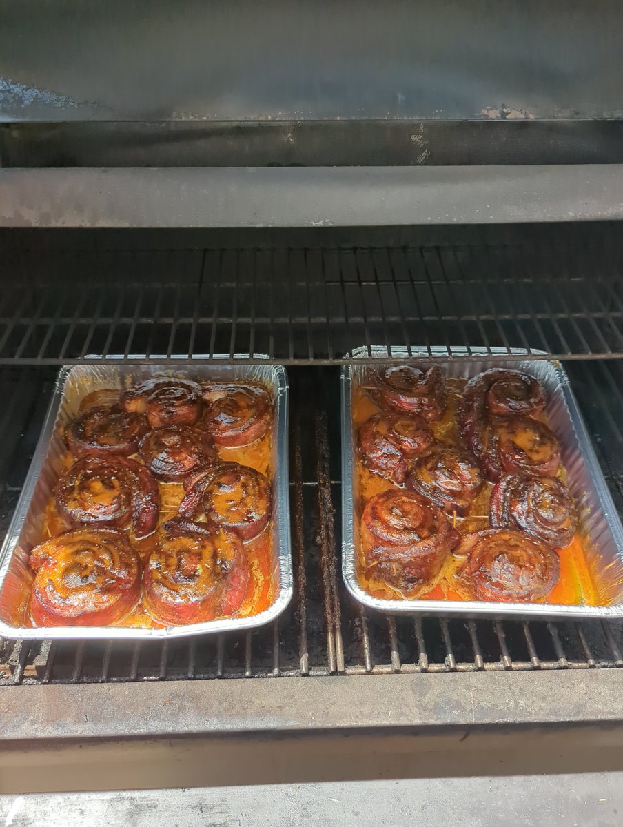 Yeah, so this just happened. Smoked Pork belly Carmel rolls. And yes, they are as good as they sound.
#greenmountaingrills #GMG #pork #smoker #loggerlife