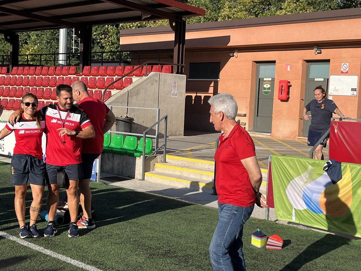 🏉 Nuestro concejal de Deportes, <a href="/jesustortosa_al/">Jesus Tortosa Alameda</a> , ha estado presente en el entrenamiento preparatorio de nuestras leonas <a href="/ferugby/">España Rugby</a> de cara al amistoso contra Japón.

 ☘️ Les ha deseado mucha suerte para el partido de mañana, a las 20:00 h, en el campo de rugby Las Terrazas.
