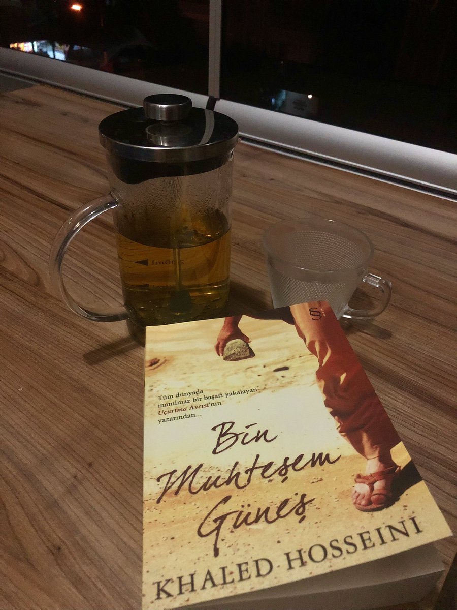 “Bunu öğren kafana iyice sok, kızım” dedi Nana. “Pusulanın hep kuzeyi gösteren ibresi gibi bir erkeğin suçlayan parmağı da daima, mutlaka bir kadını gösterir. Her zaman. Bunu hiç unutma, Meryem. “