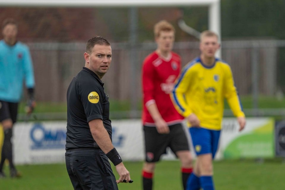 Lijkt het je leuk om verenigingsscheidsrechter te worden in de regio? Er zijn nog plaatsen beschikbaar voor de cursus in ons eigen Waarland! De training is ook voor scheidsrechters die al in functie zijn. Meld je nu aan op; KNVB.nl/assist-scheids…