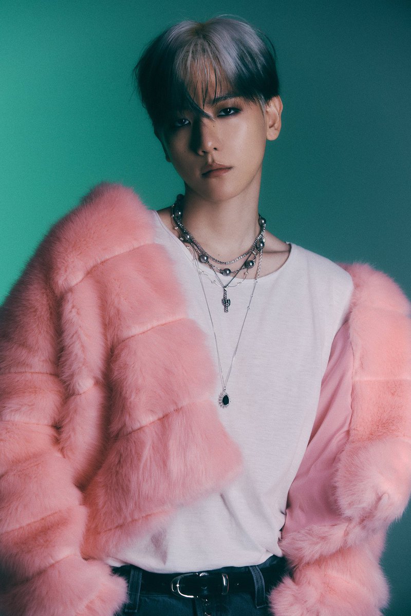 Koreaboo's tweet photo. i’m sorry but BAEKHYUN?! IN PINK?! 🩷💕💞💗 https://t.co/A1slZrhcb5