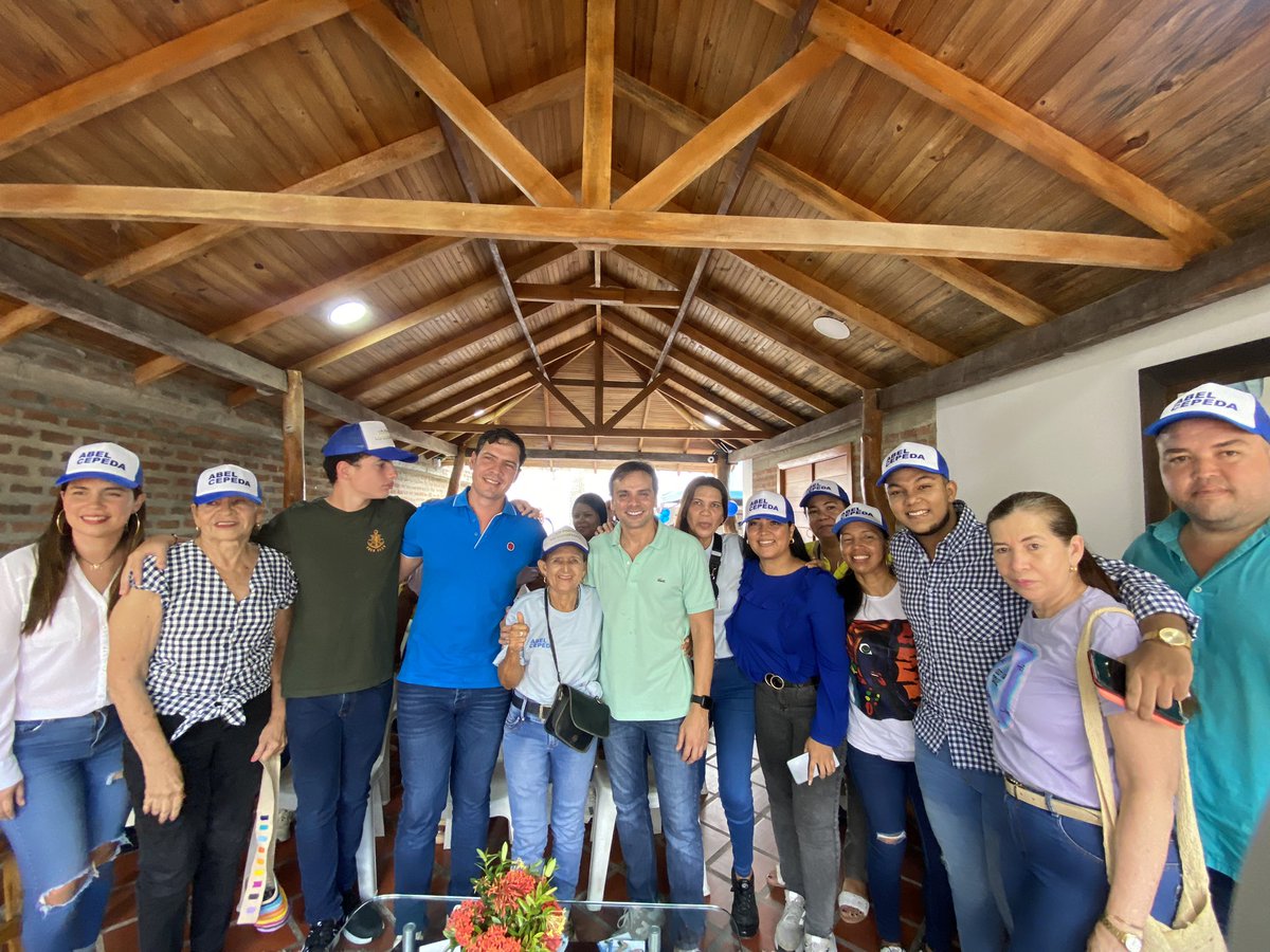 alfredovarelad's tweet photo. En Sabanalarga, estamos escuchando y hablando sobre la necesidad urgente que tiene el municipio de contar con servicios esenciales de primera mano.

 ¡Juntos, haremos que se renueve y se convierta en un lugar próspero y lleno de posibilidades! 💪💚 https://t.co/5YN5qXJoQy