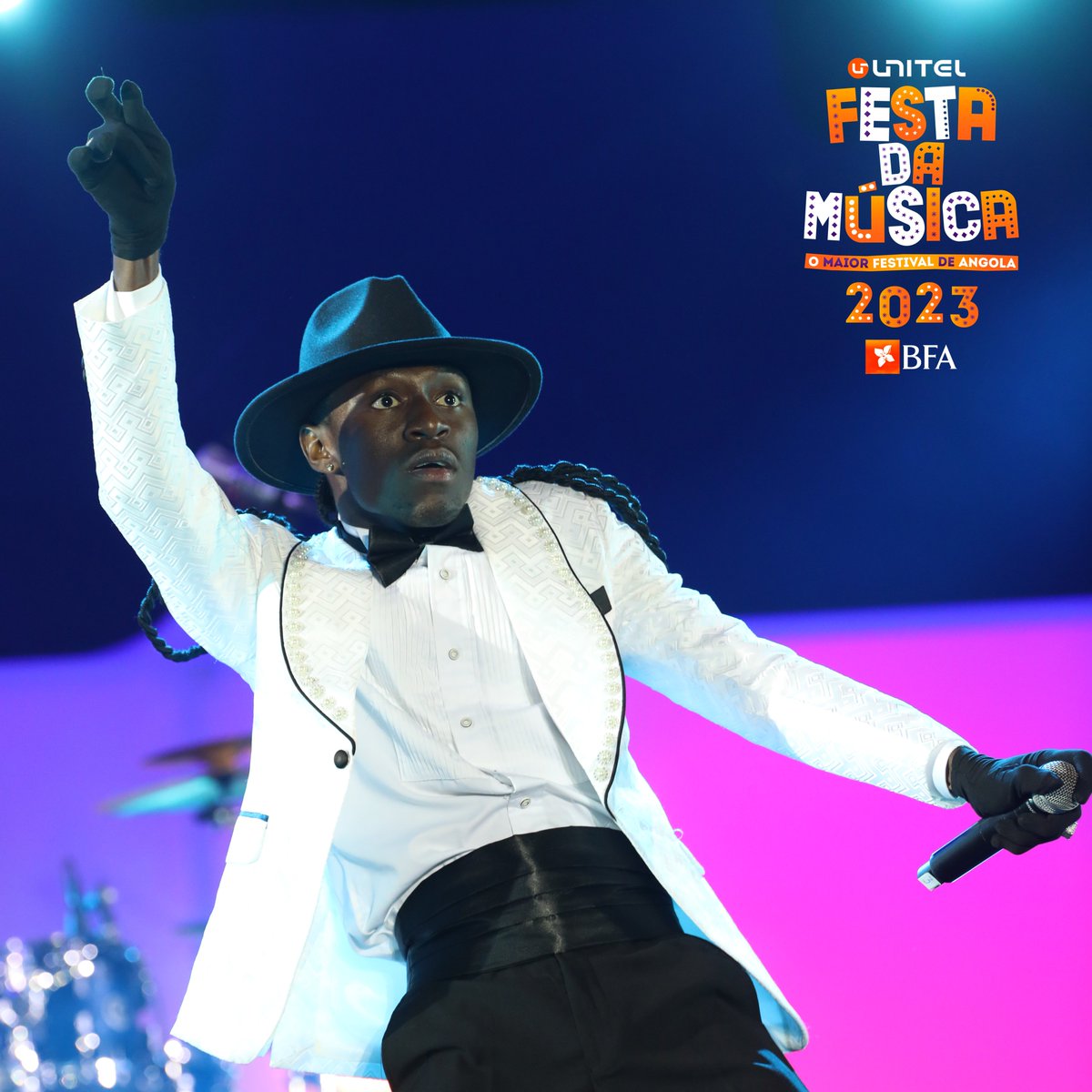 Unitel_fdm's tweet photo. Clayton M com a sua imagem de marca. INIGUALÁVEL!!🕺

#Unitel #FestadaMusica #Senteaonda #Segueaonda #BFA30anos #CervejaCuca #Fidelidade #FlyTAAG #Ford #PremierBet #SecilMaritima #UnitelAngola #Angola https://t.co/9edwYXrj3Q