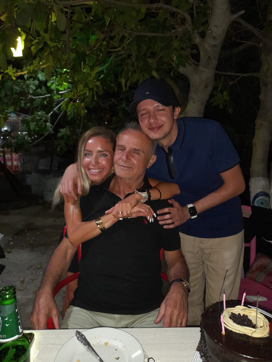 MerveUzel15's tweet photo. #family #familyfun  #BirthdayCelebrations #hellonewage https://t.co/XO28y7T3bo