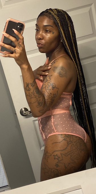 MoneyBaggz 🤤 THIS MY ONLY PAGE‼️ - 1 pic. skkkeeeyyyyeeeeee 😮‍💨 #explore https://t.co/3dnKUMSvbA