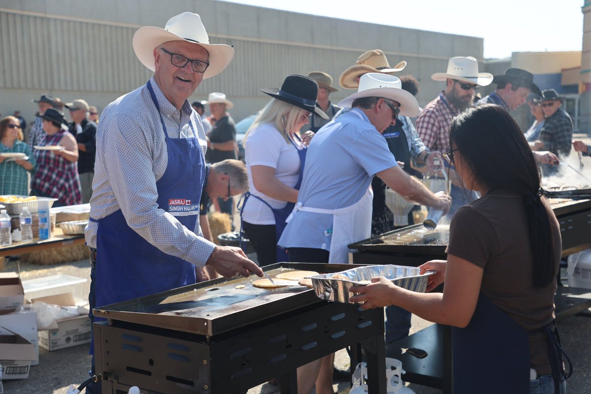 UCPCaucus's tweet photo. Service is at the heart of everything MLAs do. United Conservative MLAs were proud to serve breakfast for thousands of #Stampede-goers across Calgary today! That maple syrup is looking 🤤

#ableg #abpoli #yyc #yycdt https://t.co/kXeQZHML5V