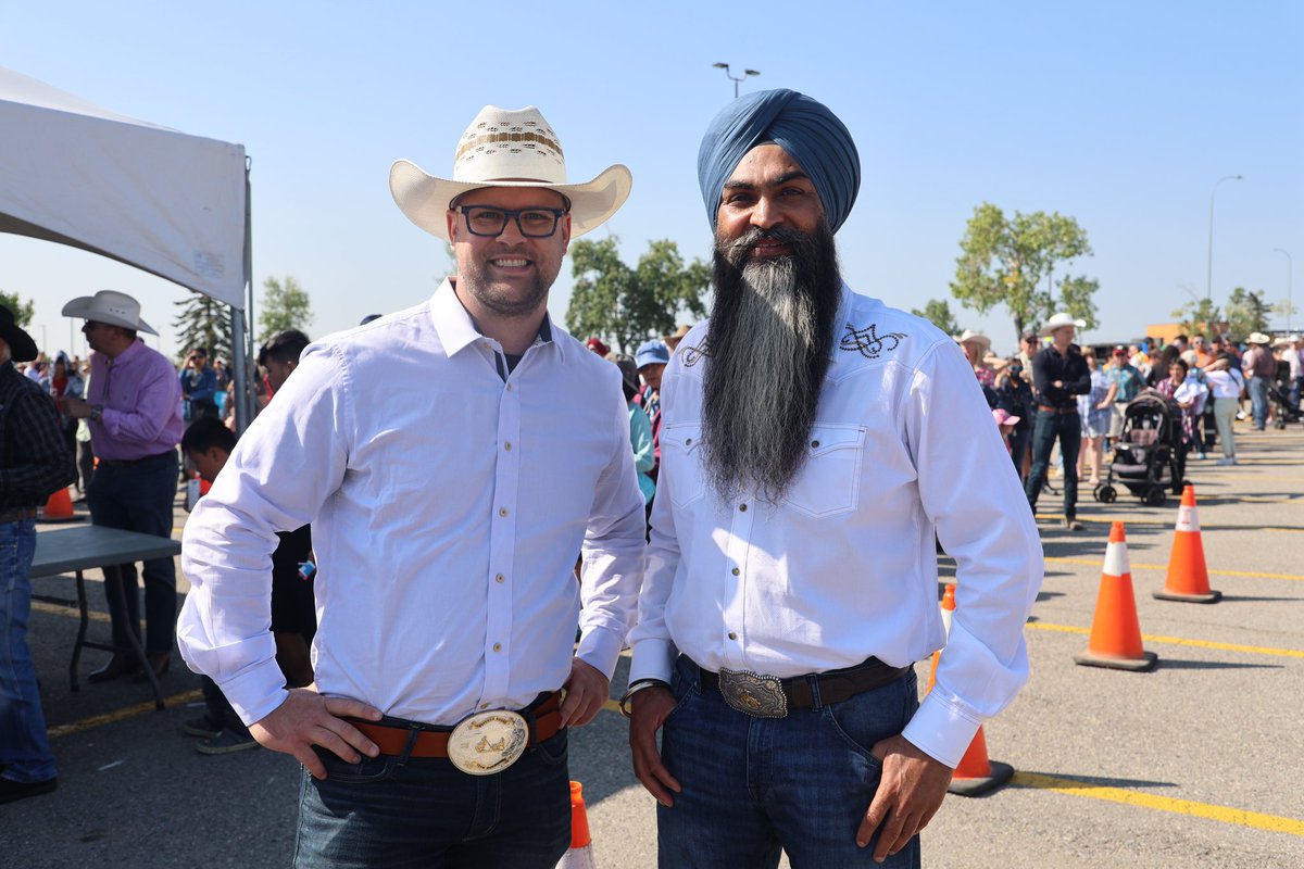 UCPCaucus's tweet photo. Service is at the heart of everything MLAs do. United Conservative MLAs were proud to serve breakfast for thousands of #Stampede-goers across Calgary today! That maple syrup is looking 🤤

#ableg #abpoli #yyc #yycdt https://t.co/kXeQZHML5V