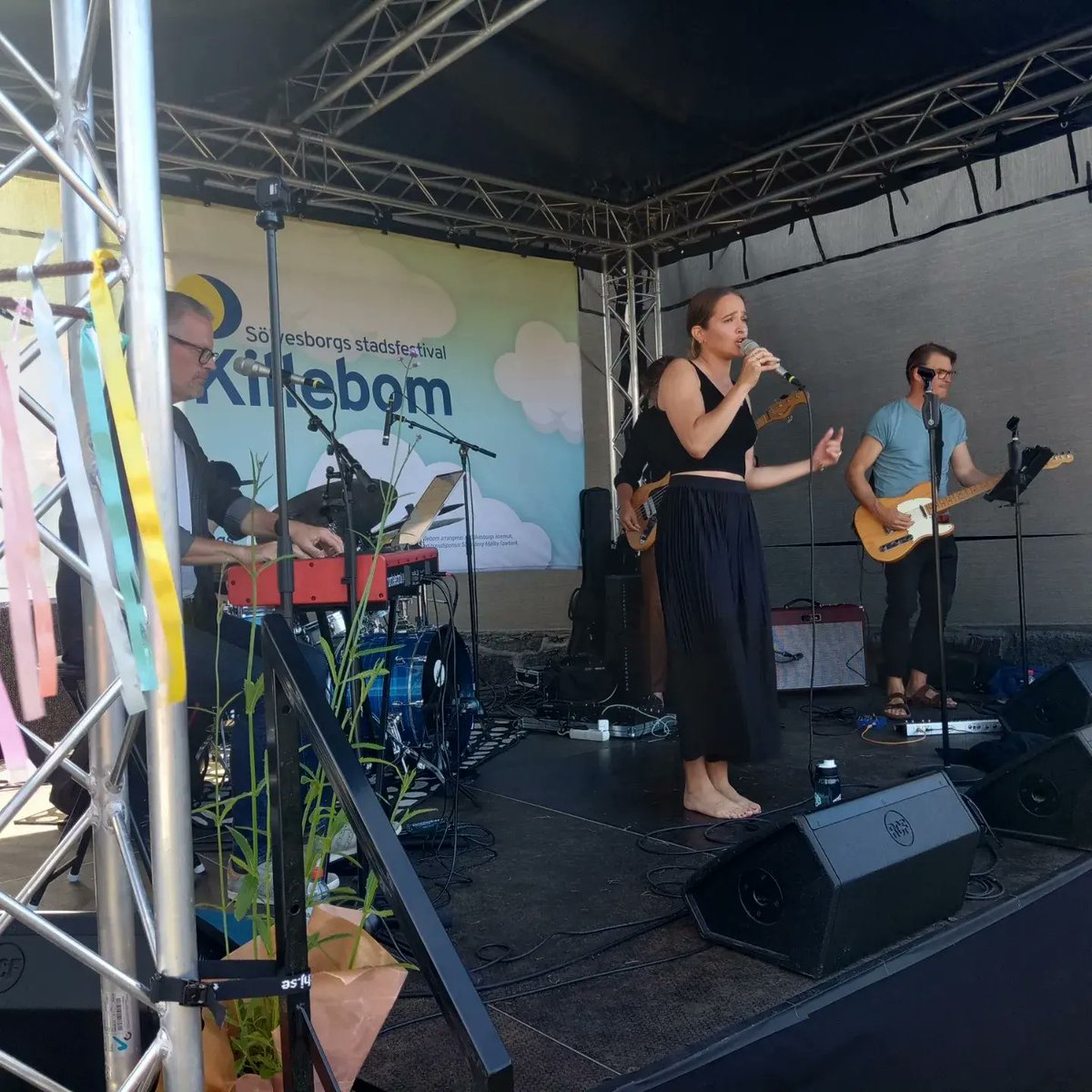ltenstedt's tweet image. #Killebom stadsfestivalen i #Sölvesborg fyller 50. Mycket bra jazz o blues i Blåregnets trädgård. Har för mig att Malmöfestivalen dillade om vara äldst när de fyllde 40. Notera att kpmmunen börjat använda listerländska ❤️.