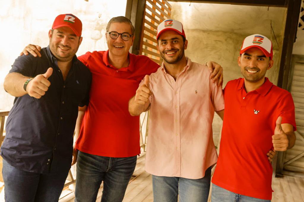 burbujapolitica's tweet photo. #Elecciones2023
El senador liberal @fabioaminsaleme junto al diputado @jcorralessaleme y el precandidato a la Alcaldía @manzurcarlosm, reafirman el respaldo a Erasmo Zuleta (@ErasmoZB) en su carrera para ganar la gobernación de Córdoba. https://t.co/jrXwOCKAqj
