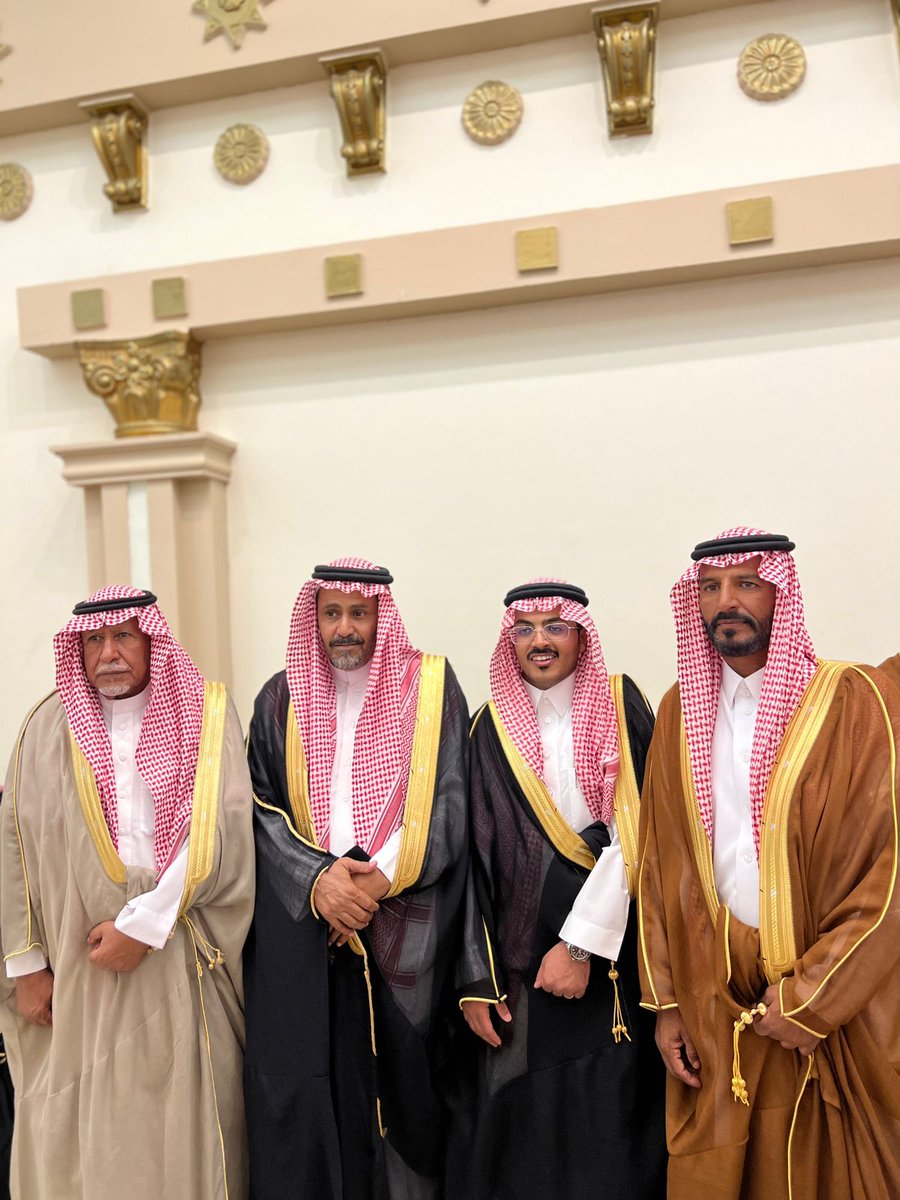 naifeal3bdalh's tweet photo. في ليلة من ليالي  عروس الشمال #عرعر المميزة والرائعه تشرفنابلقاء عدد من الشيوخ  والأهالي والاصدقاء و الأحبه، بزواج عبدالرحمن عواد الطرفاوي. الف مبروك اتمنى له حياة زوجية سعيدة وبالرفاهيه والبنين عمر الله حياتكم بالأفراح.. #الحدود_الشمالية #عرعر #رفحاء #طريف #العويقيلة https://t.co/g63kUXFS9s