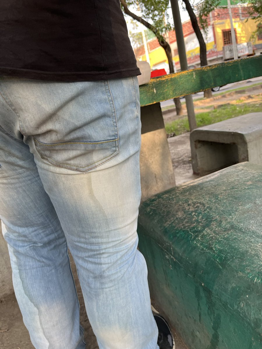 lobpork89's tweet photo. #wettingpants #peepublic #omorashi #rewetting https://t.co/AN0qTXFENN