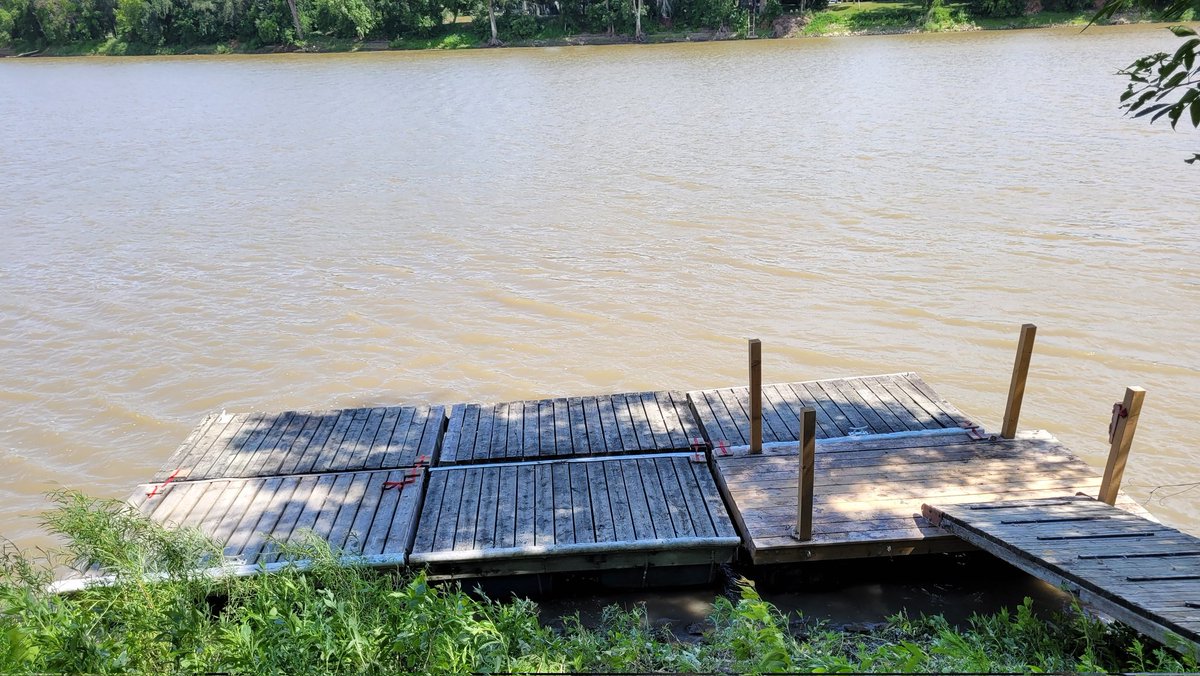 Did another thing today.  Apparently we're dock people now.  Much thanks to our neighbours who donated this to us when they upgraded!

#getoutside 
#GoodNeighbours
#Winnipeg 
#recycle