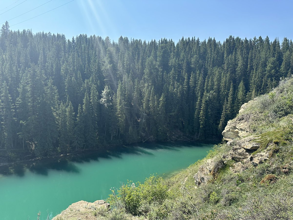 Brett_Estey's tweet photo. Great morning for a hike at Bears Paw Damn outside Calgary! https://t.co/ifH7g3kD2o