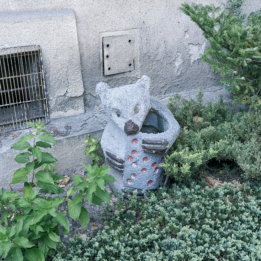 Surrounded by multistorey, centuries old architecture and what do I focus on? A garden pot - but a really cute one! 

#krakow #lookdown #onourwalk #gardenstatue #garden #travelstory #travelphoto #travelcouple #futureunmapped