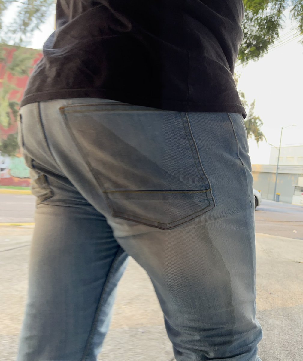 lobpork89's tweet photo. #wettingpants #peepublic #omorashi #rewetting https://t.co/zfmoz3tD8o