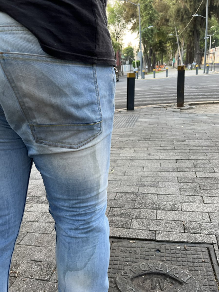 lobpork89's tweet photo. #wettingpants #peepublic #omorashi #rewetting https://t.co/zfmoz3tD8o