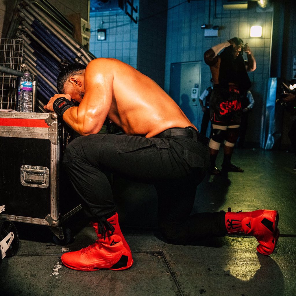 RomanBestPhoto2's tweet photo. Behind the scenes of #WWEMITB 
#RomanReigns #PaulHeyman #SoloSikoa #TheBloodline #WWE https://t.co/wsxv5bcZaf