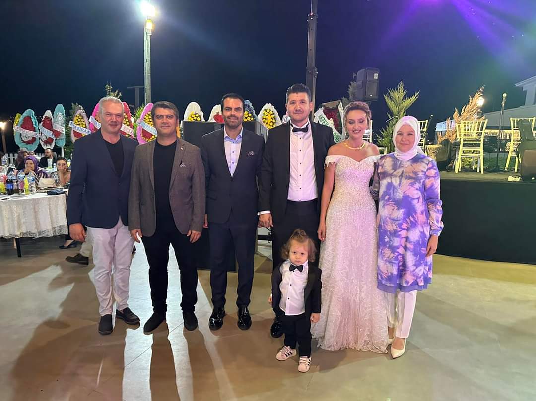 akkadintekirdag's tweet photo. Milletvekilimiz @GkhanDiktas,İl Başkanımız @av_aligumus ,İl Kadın Kolları Başkanımız @nihalerdogan19 ile   @spasabld Başkan Yardımcısı @saygigokhan59 'nın  oğullarının sünnet cemiyetine katıldık. 

Rabbim damatlıklarınıda göstersin İnşallah

#Akkadintekirdag  #NihalErdoğanKöşdere https://t.co/Z8A5aUQVa6