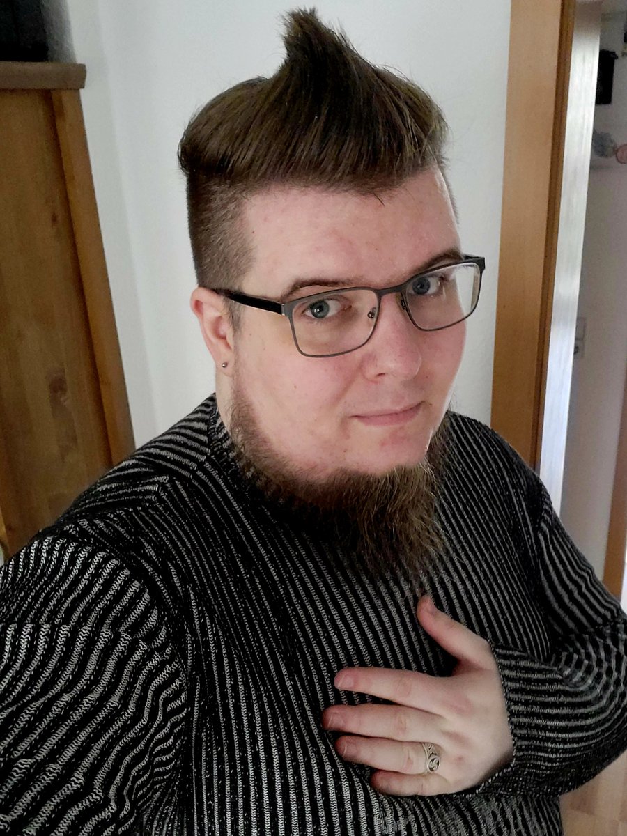 Hallo ihr Lieben. Dieser Tweet kostet mich ein wenig Überwindung.

Ich möchte gerne versuchen, auf diesem Weg ein Date zu finden, auch wenn es ein sehr ungewöhnlicher Weg ist.

Falls ihr so lieb wärt, diesen Tweet zu retweeten, wäre ich euch unfassbar dankbar. 

Mehr Infos ⬇️