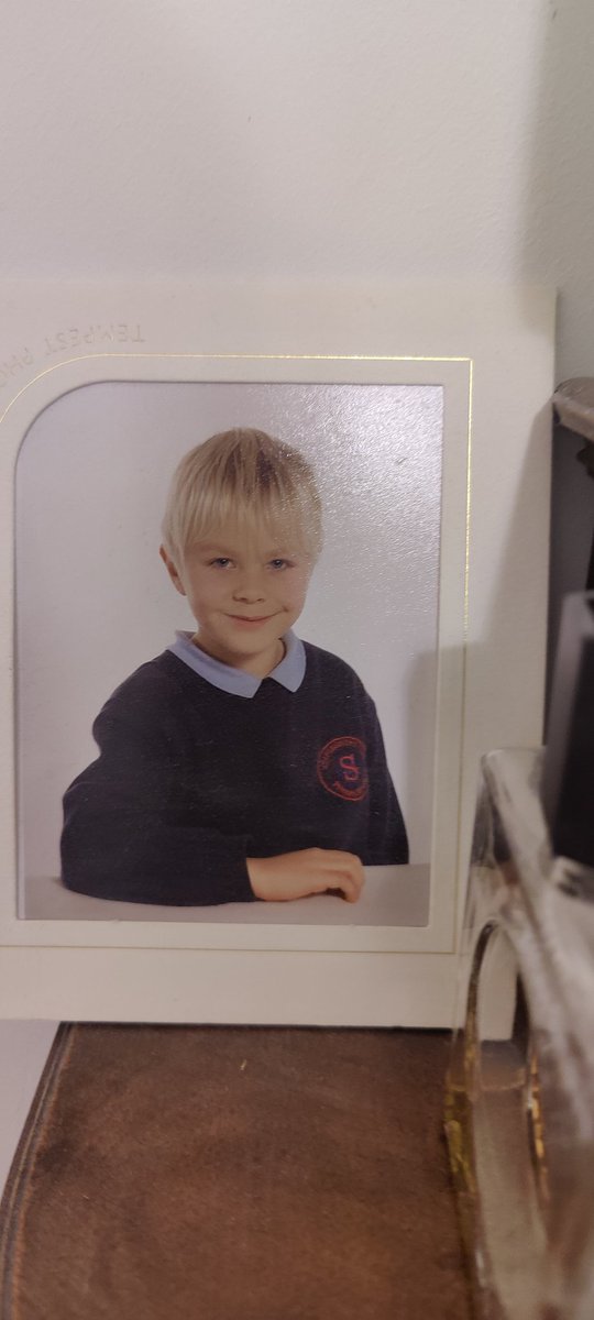 tobster72's tweet photo. Guess the @IconDestiny2  member https://t.co/Rq1RDbuSsF