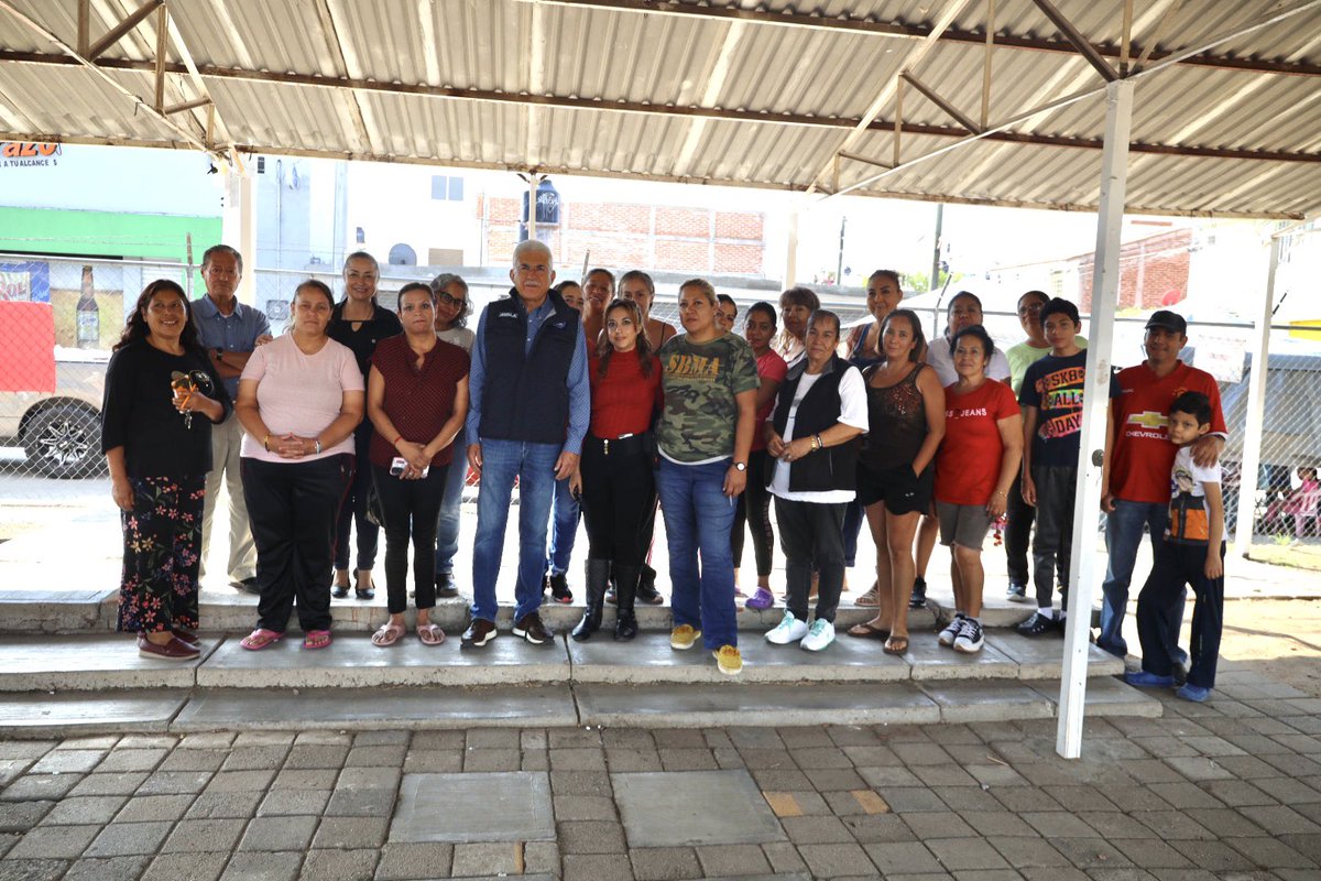 LuisEAyalaT's tweet photo. Visitando a nuestras amigas y amigos del distrito III, Villa Magna, Lomas de Echeveste y Lomas de Ibarrilla.
#AyalaEnAcción #Distrito3Local https://t.co/0f3gTXChbo