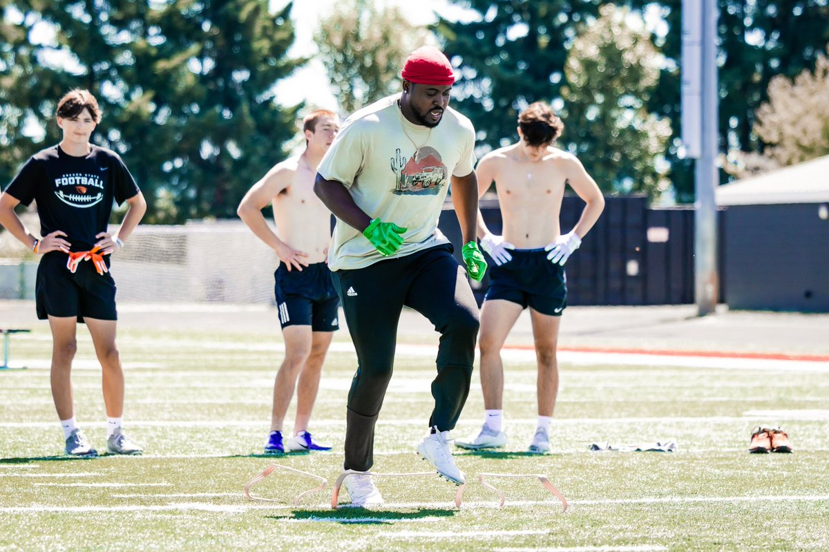 RCarterTV's tweet photo. Grateful for the partnership with @GripBoost gloves and apparel! Use code for 20% off on orders of $75 or more! @cheetah 
Code: CARTER6
📸: @graphicsbyws https://t.co/AX6iIdhUsV