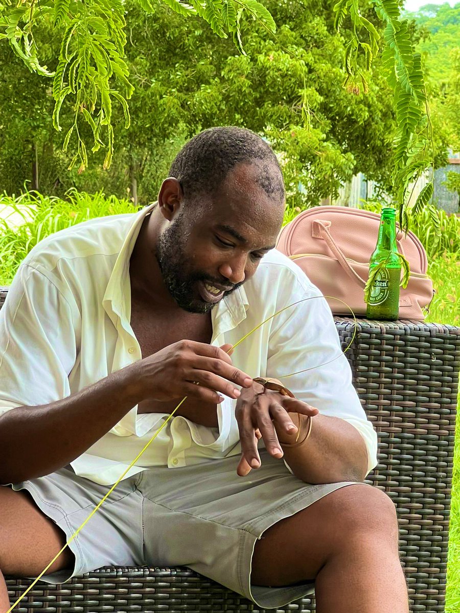 yendijackson's tweet photo. Nostalgia 😂
N.B
No lizards were harmed in the production of this photograph.
#islandtingz #lizardhunting #ihaventdonethisinAGES #within2minutes https://t.co/fqgotRDtur