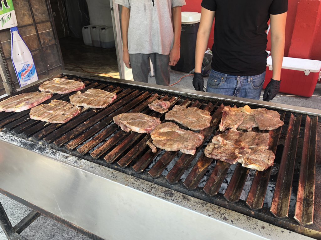 nandoreyes's tweet photo. Hoy #LaTriangulación desde #QUIMA carnicería https://t.co/kkphkGA3yA