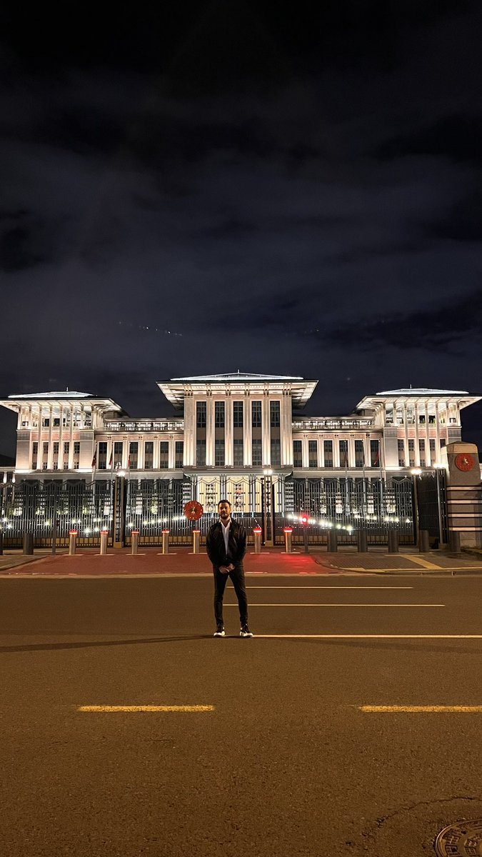 sinanakcil's tweet photo. Müthiş bir gecenin sonu..sesleriniz hala kulağımda..Ankara..şimdilik hoşçakal❤️🇹🇷 https://t.co/0q5pQXVzJ4