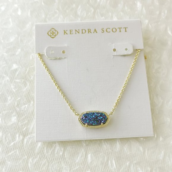 LondonNWright's tweet photo. So good I had to share! Check out all the items I'm loving on @Poshmarkapp from @cbellechic #poshmark #fashion #style #shopmycloset #kendrascott #thenorthface #elietahari: https://t.co/dBzE5MPmvm https://t.co/rgUClK8ovf