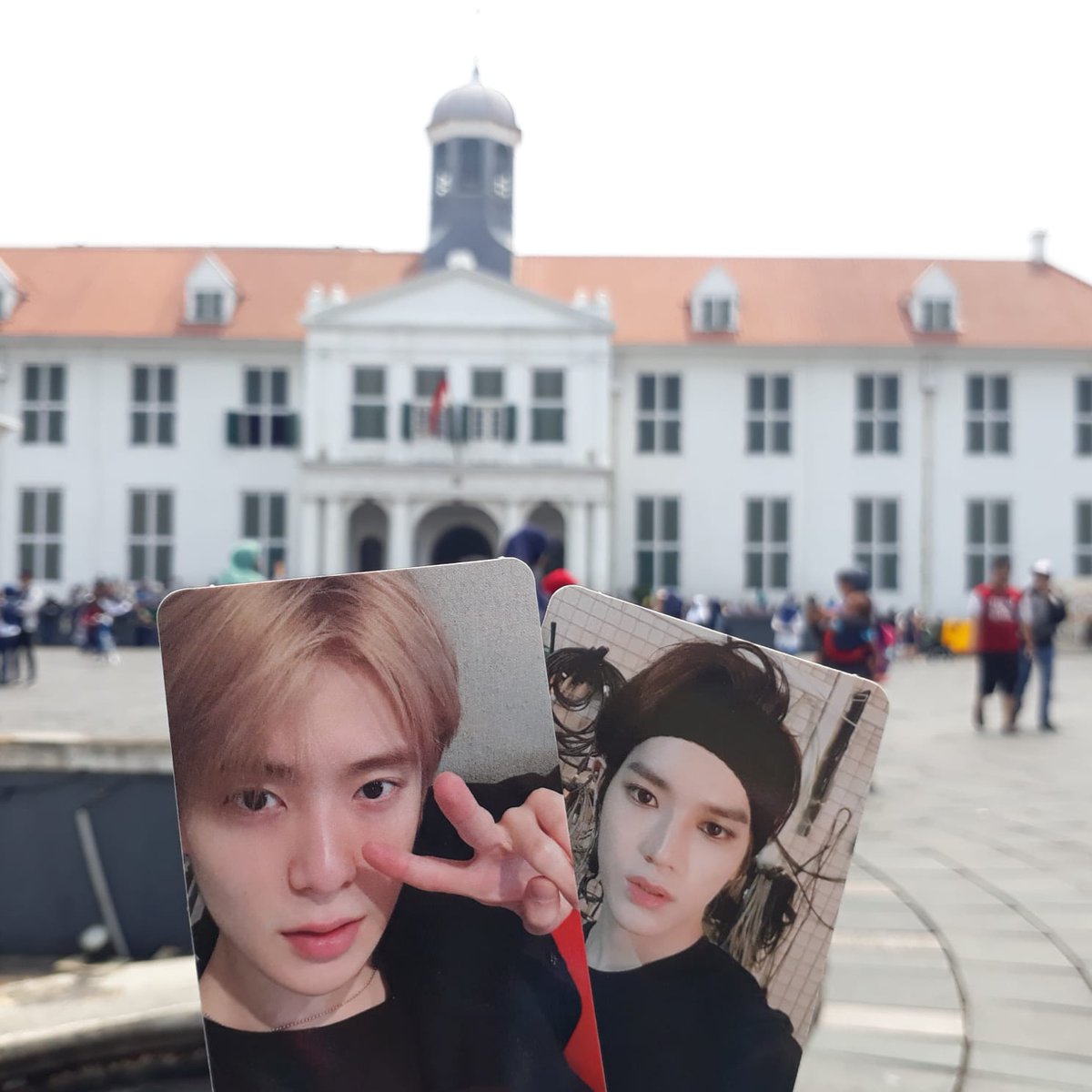Tdaaa921's tweet photo. @starfess 2019 photo card     2023 taeyong kota tua 
😭😭😭😭 https://t.co/v9ClVpD9Ou