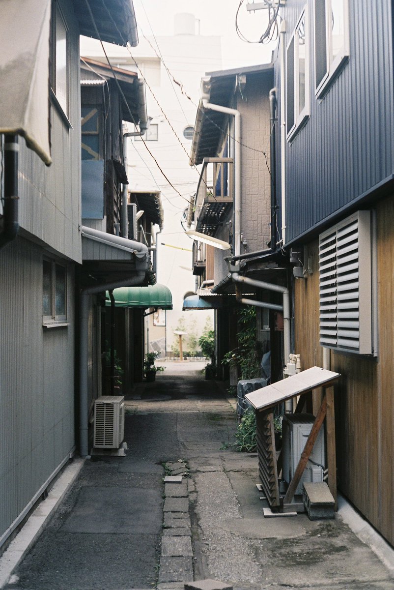 HisaFoto's tweet photo. 「#鹿児島Alley 」
.
.
.
#leica #leicaiiib #summitar #ズミタール  #beliveinfilm #ifyouleave #theanalogueproject #analogfeatures #analogue #filmphoto #filmcommunity #filmisnotdead #ishootfilm #filmcamera #フィルム #フィルムカメラ #鹿児島 #kagoshima #japan https://t.co/nFNRbRfkgE