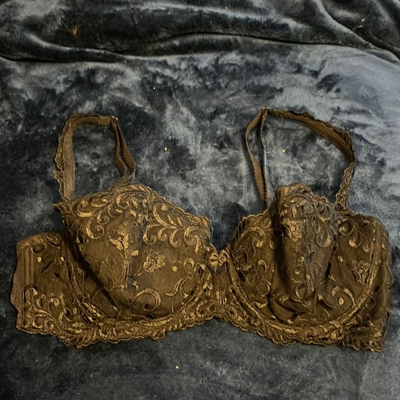 SheldonBullick's tweet photo. So good I had to share! Check out all the items I'm loving on @Poshmarkapp #poshmark #fashion #style #shopmycloset #bhldn #victoriassecret #jcrew: https://t.co/cyEaZKmdlB https://t.co/M9SZv3S3Wl